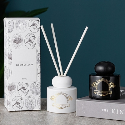 Marque de distributeur organique de diffuseur de roseau de parfum de bouteille de parfum de bouteille blanche noire d'ODM d'OEM