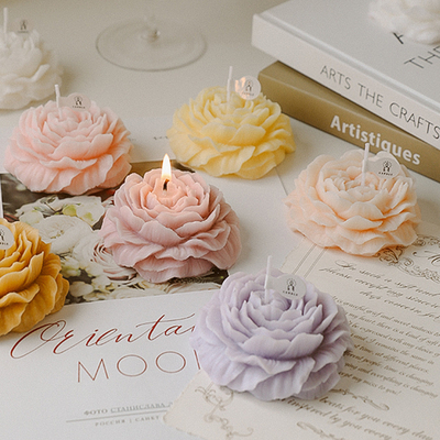La pivoine de forme de fleur de MAISON d'AROME découpant l'Aromatherapy de bougie de cire de soja a flairé fait main