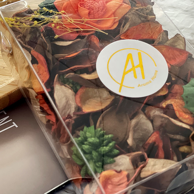 Le pot-pourri fait main de pêche a flairé des fleurs pour l'hôtel de garde-robe