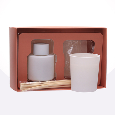 50ml Matte White Bottle Reed Diffuser a placé avec le chapeau en bois a flairé des bougies