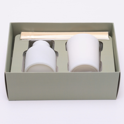 50ml Matte White Bottle Reed Diffuser a placé avec le chapeau en bois a flairé des bougies