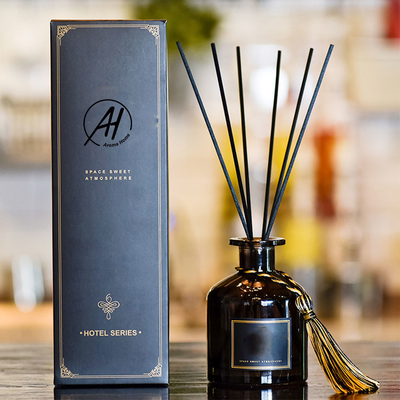 Rotin en bois de parfum de couvercle Reed Diffuser Bottle noir 50ml avec le bâton