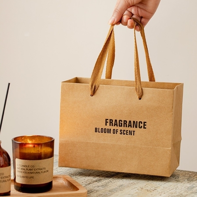 La palette en bois de marque privée correspond aux bougies parfumées à la cire de soja Coffret cadeau diffuseur de roseaux