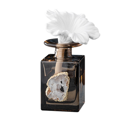 Couvercle en métal d'or de bâton de rotin de fibre de parfum sans flamme de diffuseur de roseau d'huile de bouteille en verre d'hôtel