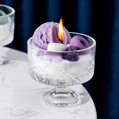 La MAISON d'AROME vend la bougie en gros parfumée unique de crème glacée pour le décor à la maison la cire en verre que faite main de soja mire des cadeaux de Noël