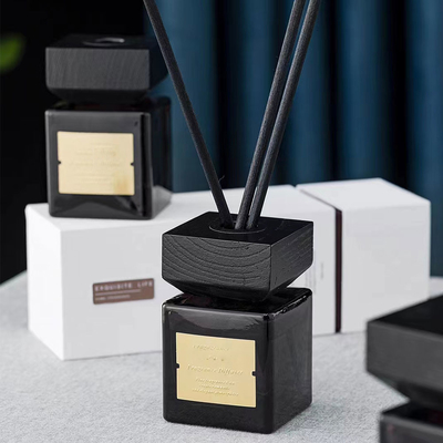 Adaptez le verre aux besoins du client à la maison rafraîchissant Reed Diffuser de noir de bâton d'huile de parfum de décor d'air