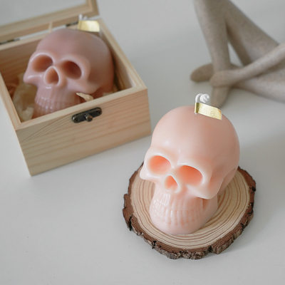 Le crâne fait main de décor de Halloween de cire à la maison créative de soja a flairé des bougies