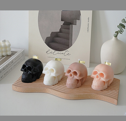 Le crâne fait main de décor de Halloween de cire à la maison créative de soja a flairé des bougies