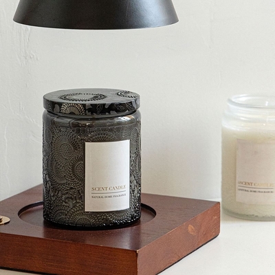 Le pot en verre de relief unique organique de MAISON d'AROME a flairé des bougies avec le boîte-cadeau