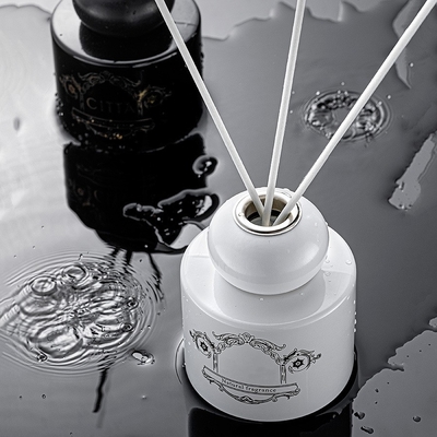 Bougies blanches Reed Diffuser Gift de parfum d'huile de parfum de pot de bouteille de noir de parfum d'ambiance