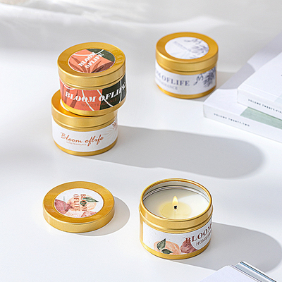 La MAISON d'AROME a adapté Mini Black aux besoins du client et le cadeau d'or de couleur a placé la bougie parfumée de cire de soja de parfum à la maison de 5 parfums