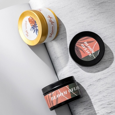 La MAISON d'AROME a adapté Mini Black aux besoins du client et le cadeau d'or de couleur a placé la bougie parfumée de cire de soja de parfum à la maison de 5 parfums
