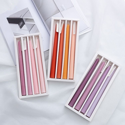 Couleurs de MAISON d'AROME les diverses ont flairé des bougies de pilier pendant des vacances de mariages