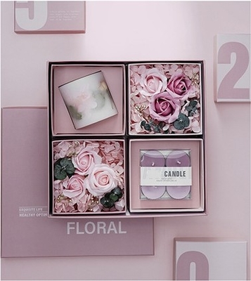 Le cadeau parfumé de bougie de tasse de fleur de cire cylindrique de thé a placé coloré pour la noce