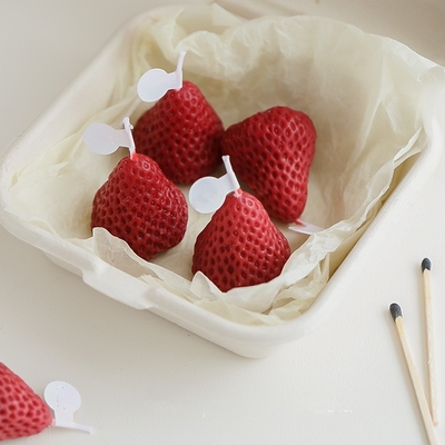 Les fraises roses rouges que la cire de soja a découpé la maison aromatique de bougie ont flairé Handmad