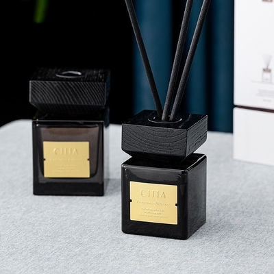 Reed Diffuser Air Freshener Scent à la maison mire l'ensemble naturel de cadeau d'arome d'huile de parfum