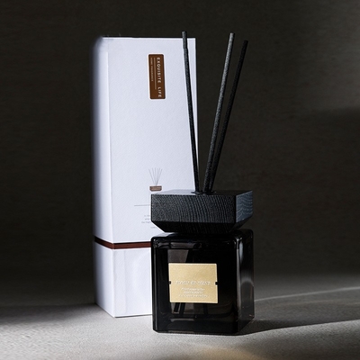 Parfums à la maison de luxe d'arome de bâton de bouteille en verre Reed Diffuser 500ml avec la boîte de paquet