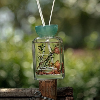 le couvercle de résine de l'huile 140ml essentielle a placé le parfum frais Reed Diffuser With Rose Flower de sac