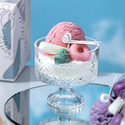 La bougie de cire de soja a flairé la petite crème glacée de la marque de distributeur 140g a flairé des bougies dans la boîte