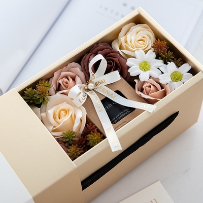 Ensemble parfumé personnalisé de luxe de cadeau de bougie de pot de Brown de fleur d'usine de cire en verre de soja