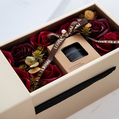 Ensemble parfumé personnalisé de luxe de cadeau de bougie de pot de Brown de fleur d'usine de cire en verre de soja