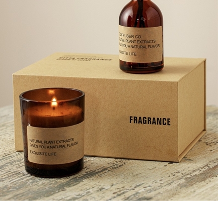 La cire de soja d'Aromatherapy a flairé la palette en bois de Reed Diffusers Gift Set With de bougies