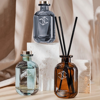 Huile française de Reed Diffuser With Natural Essential de bouteille en verre de boîte-cadeau de bâton de rotin de parfum