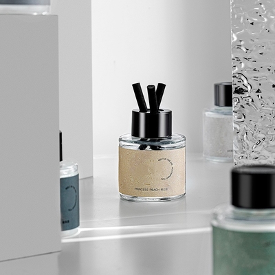 le diffuseur de voiture de parfum d'ambiance de bouteille en verre de l'Aromatherapy 50ml avec du silicone glissent non le tapis