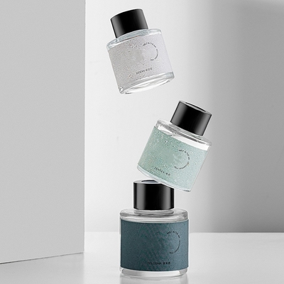 le diffuseur de voiture de parfum d'ambiance de bouteille en verre de l'Aromatherapy 50ml avec du silicone glissent non le tapis