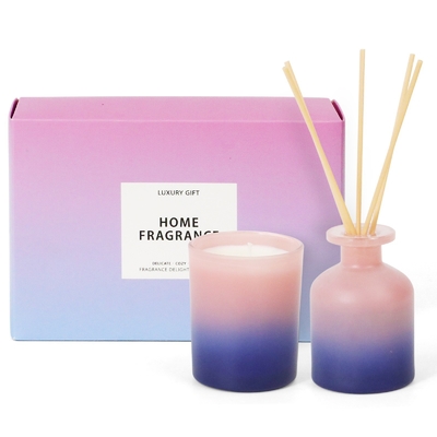 Dans l'ensemble parfumé décoratif de cadeau de bougie de couleur rose faite sur commande faite main courante de gradient