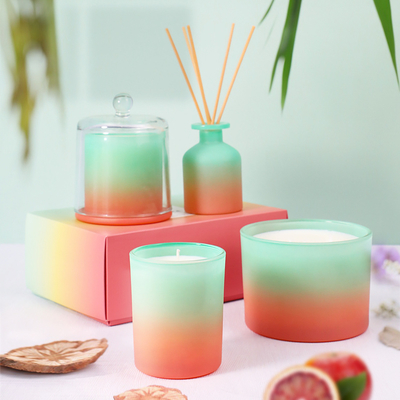 Dans l'ensemble parfumé décoratif de cadeau de bougie de couleur rose faite sur commande faite main courante de gradient