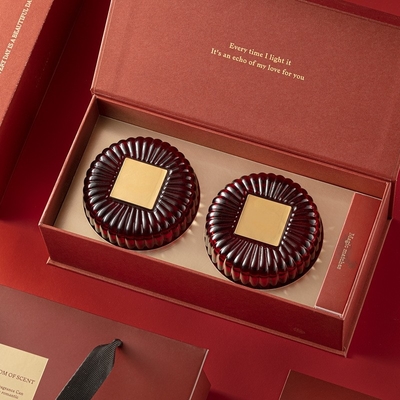 la coutume 2pcs de luxe marque le soja rouge a flairé des bougies avec le boîte-cadeau en verre de couvercle