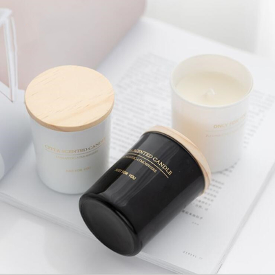 Couvercle fait sur commande de Tin Scented Candle With Wooden de cire noire et blanche de soja de maison d'arome