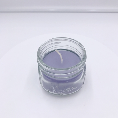 Les associés parfumés mauve-clair d'Aromatherapy mirent pour le massage
