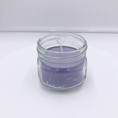 Les associés parfumés mauve-clair d'Aromatherapy mirent pour le massage