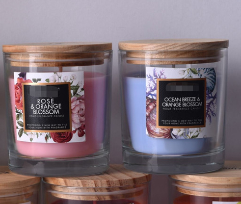Coutume en verre de bougie de sucrerie rouge de maison d'arome flairée avec le couvercle en bois