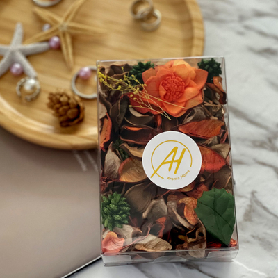 Le pot-pourri fait main de pêche a flairé des fleurs pour l'hôtel de garde-robe
