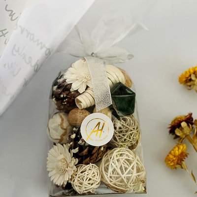 Le pot-pourri fait main 200g d'arome a flairé les fleurs et les écrous secs