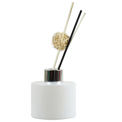 Odeur parfumée blanche bleue de Capri Reed Diffuser In Rose And Oud