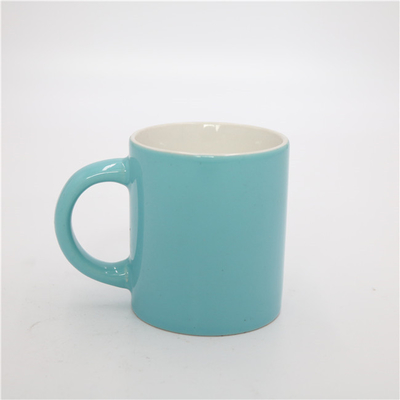 La tasse de thé ronde bleue brillante de maison d'arome a flairé la bougie en céramique 5.5oz de soja
