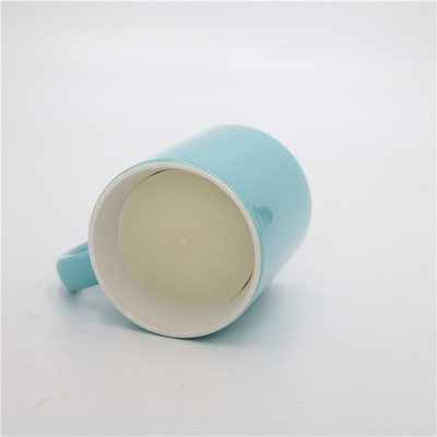 La tasse de thé ronde bleue brillante de maison d'arome a flairé la bougie en céramique 5.5oz de soja